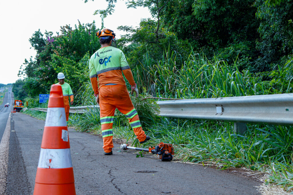 EPR Paraná realiza atividades de conservação e limpeza nas rodovias do Lote 4 nesta segunda-feira (23)