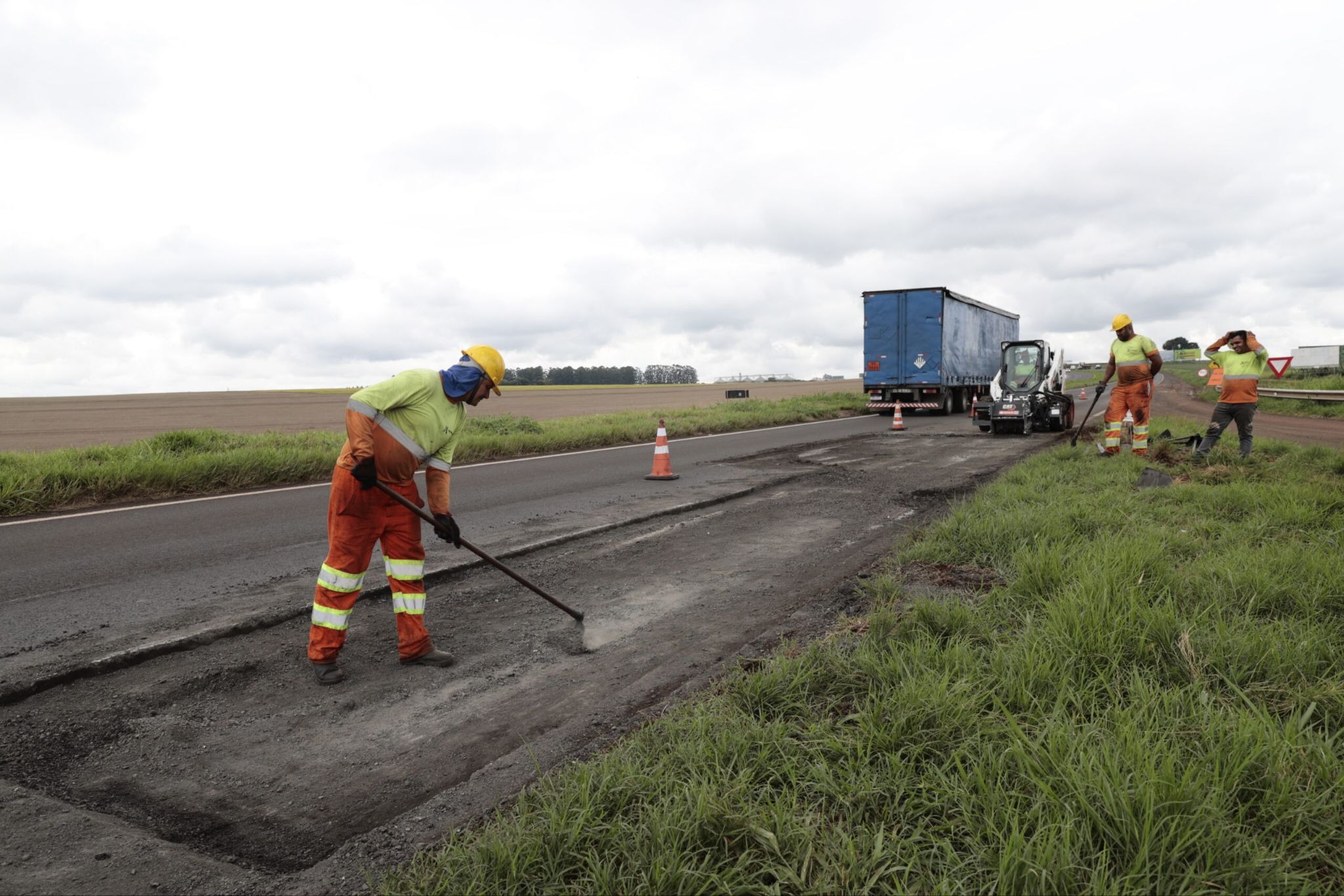 EPR Paraná realiza serviços de pavimentação e conservação no Lote 4 nesta segunda-feira (16)
