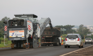 EPR Paraná realiza obras de pavimentação e manutenção nas rodovias da região nesta terça-feira (21)
