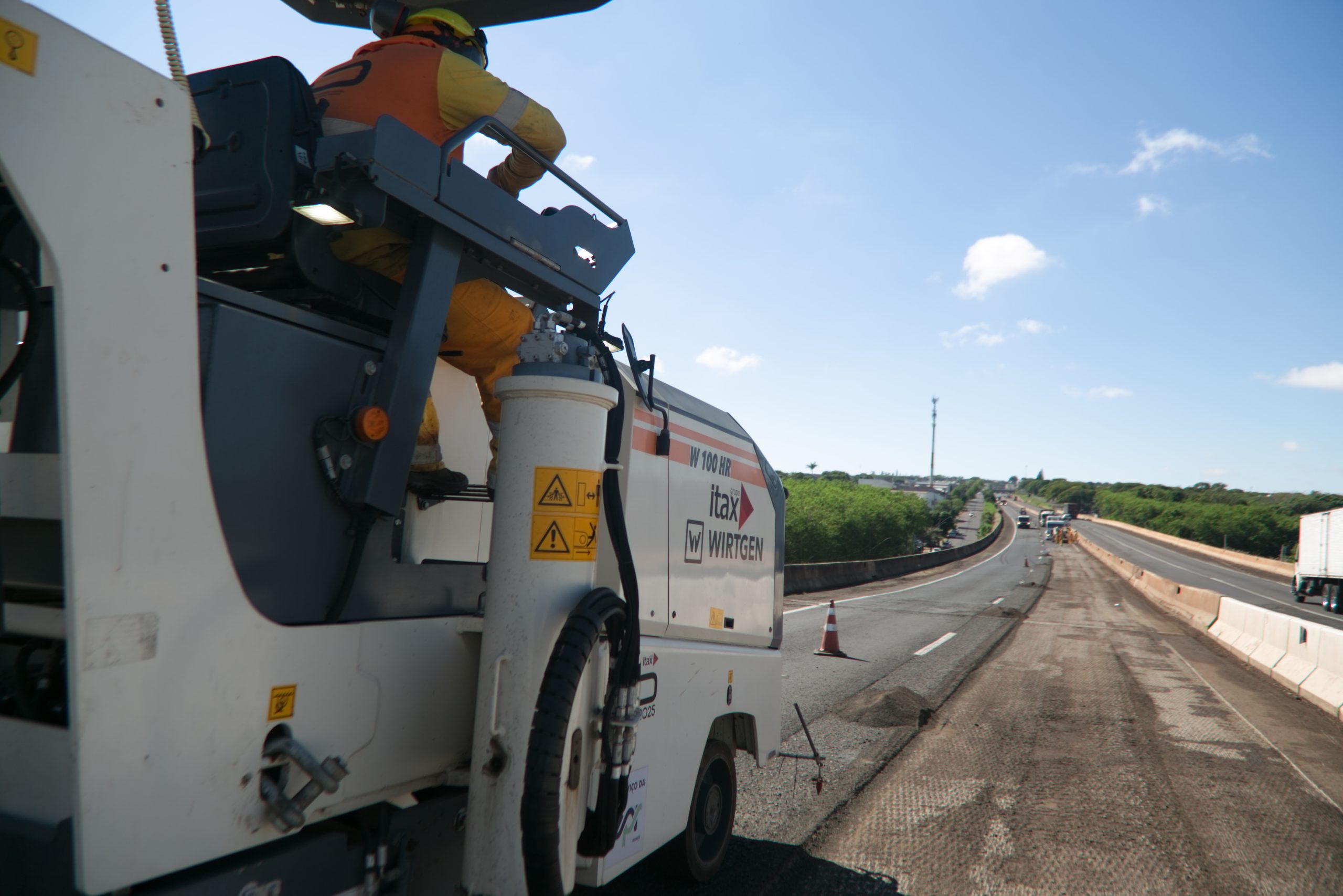 Com foco em segurança viária, EPR Paraná inicia melhorias no pavimento em trecho urbano de Nova Londrina