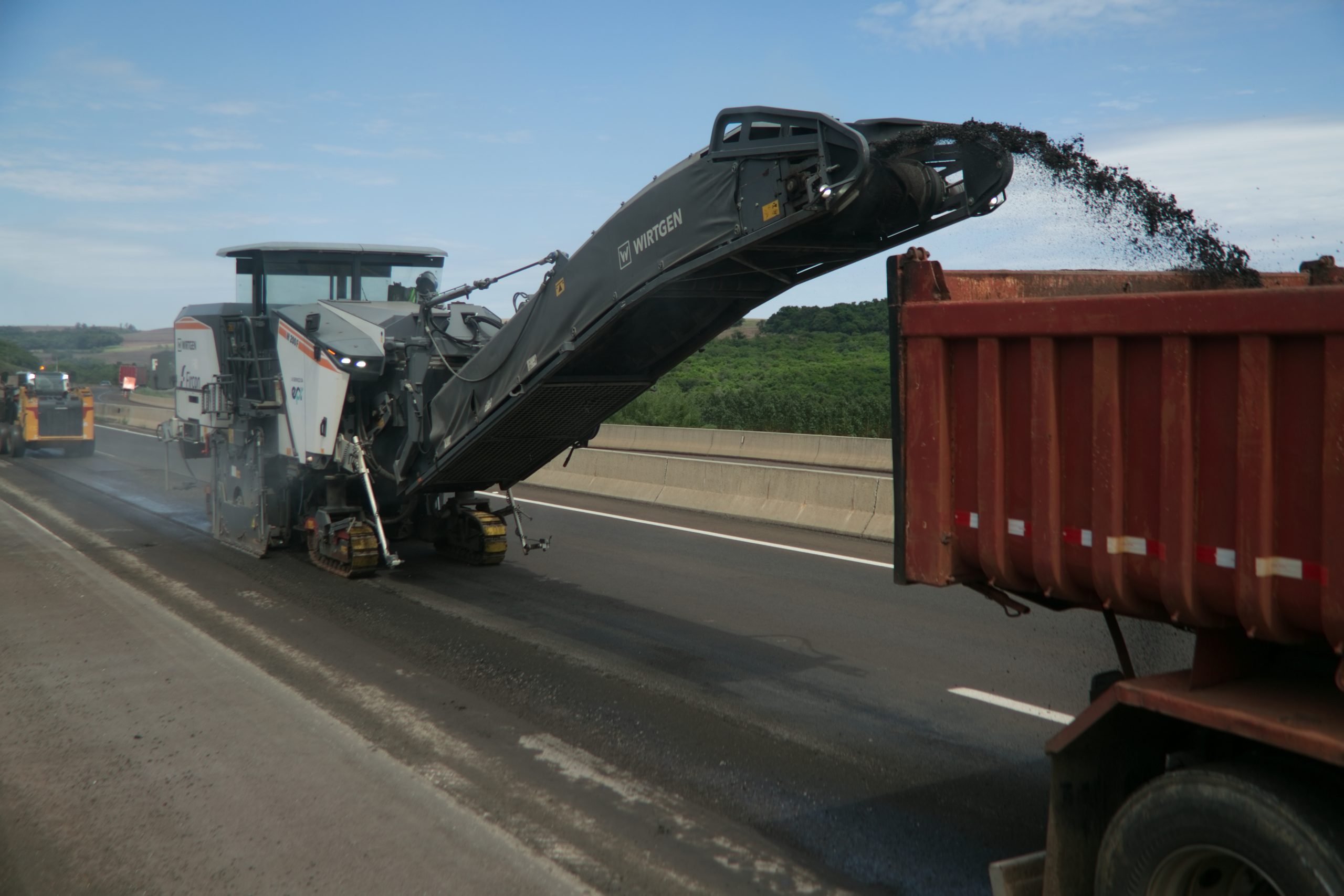 EPR Paraná mantém frentes de obras e conservação nas rodovias sob concessão nesta quinta-feira (22)