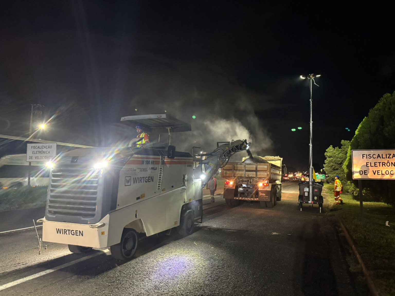 EPR Paraná realiza obras de pavimentação no período noturno na BR-376, entre Marialva e Sarandi